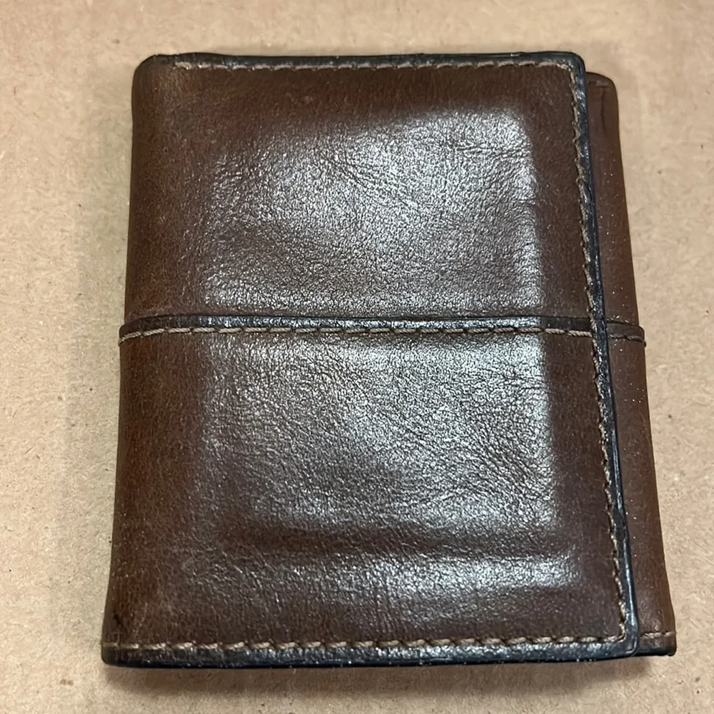 FOSSIL Men's Leather Bifold Brown Wallet with Flip ID Window